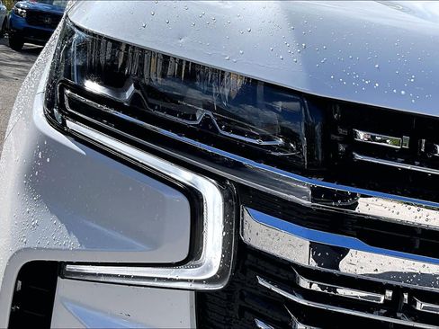 Used 2024 Chevrolet Suburban Premier image 28