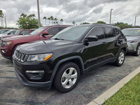 Used 2019 Jeep Compass Latitude FWD image 3