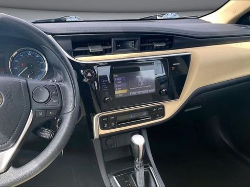 Used 2017 Toyota Corolla LE FWD image 9