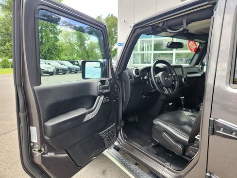 Used 2016 Jeep Wrangler Unlimited Sahara w/ Dual Top Group AWD/4WD image 23