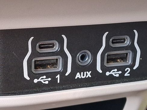 Used 2024 Chrysler Pacifica Touring-L FWD image 26