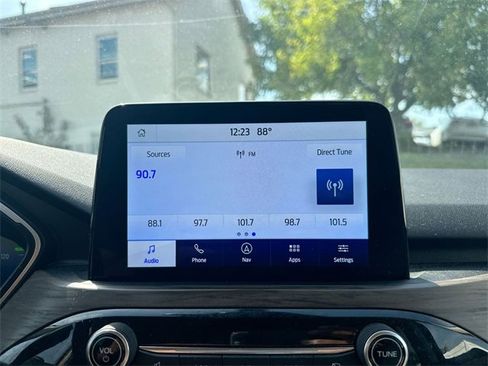 Used 2020 Ford Escape Titanium image 15