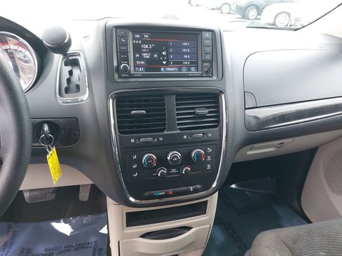 Used 2019 Dodge Grand Caravan SE image 21