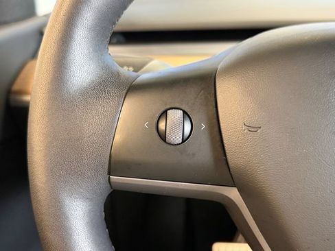 Used 2022 Tesla Model Y Performance AWD/4WD image 25