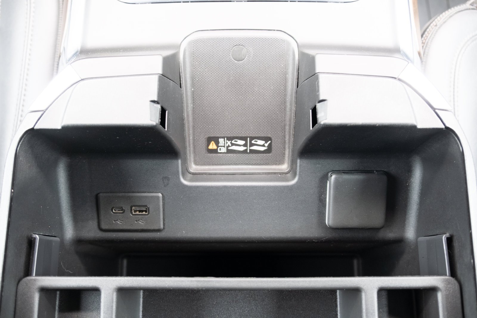 Used 2024 Chevrolet Silverado 3500 High Country w/ High Country Premium Package AWD/4WD image 9