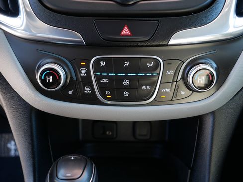 Used 2018 Chevrolet Equinox LT image 23