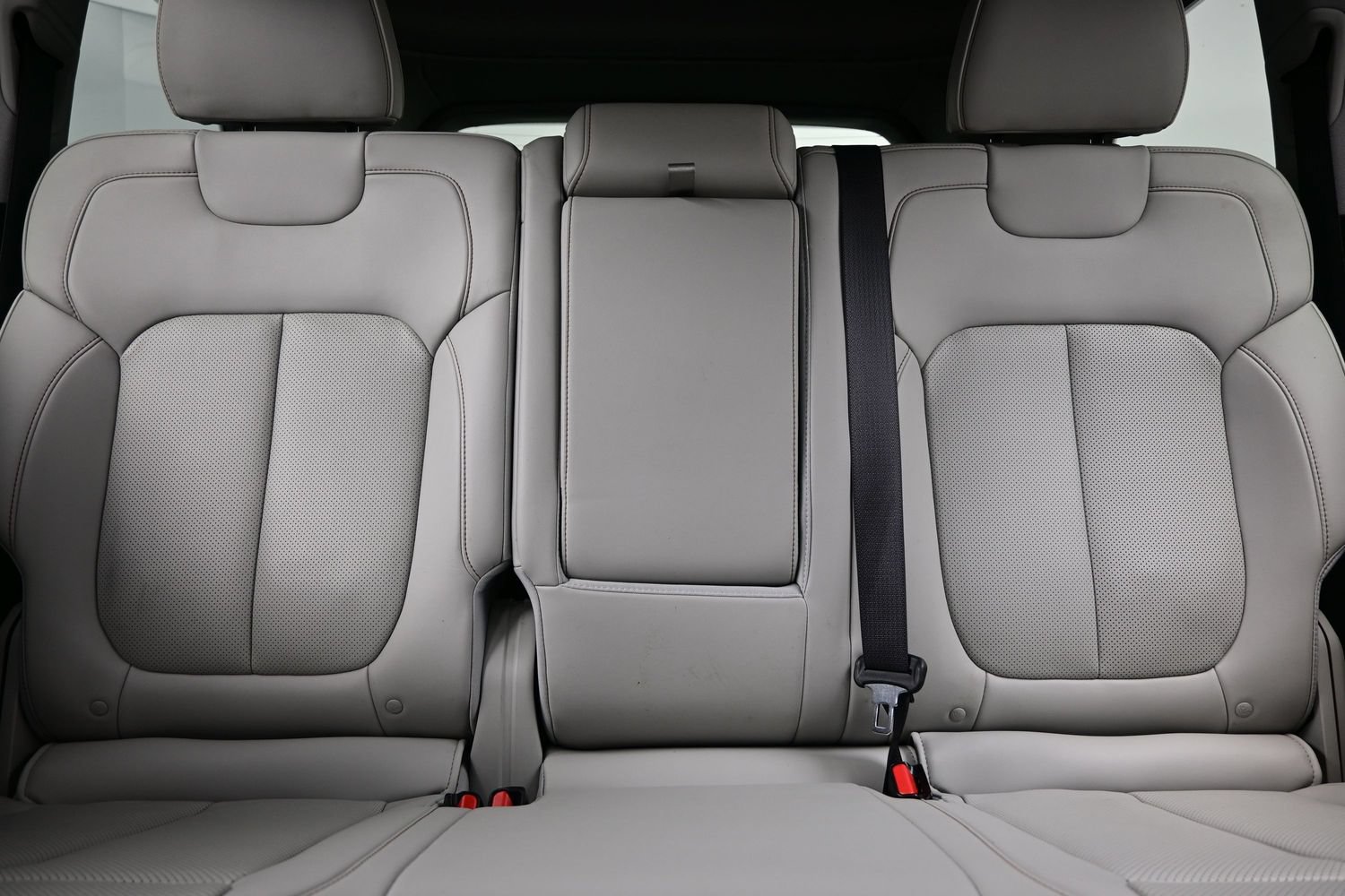 Used 2022 Jeep Grand Cherokee Overland AWD/4WD image 19