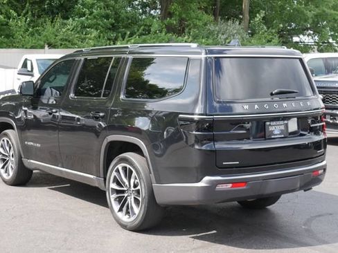 Used 2022 Jeep Wagoneer Series III w/ Premium Group I AWD/4WD image 11