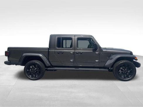 Used 2025 Jeep Gladiator Sport AWD/4WD image 4