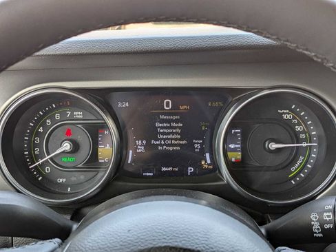 Used 2023 Jeep Wrangler Unlimited w/ Sun & Screen Package image 18