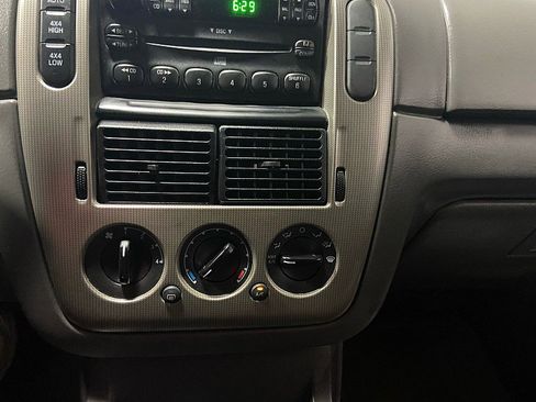 Used 2004 Ford Explorer XLT image 28