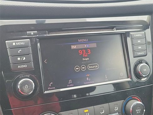 Used 2018 Nissan Rogue S image 28