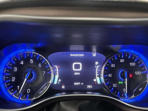 Used 2019 Chrysler Pacifica Touring-L Plus w/ Advanced Safetytec Group image 40