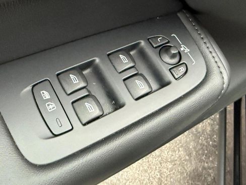 Certified 2023 Volvo XC60 B5 Plus w/ Climate Package image 15