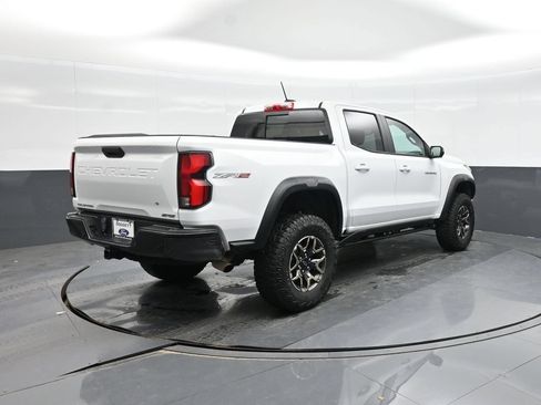 Used 2024 Chevrolet Colorado ZR2 w/ Technology Package AWD/4WD image 7