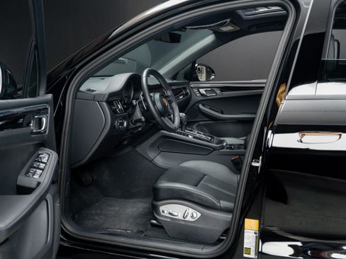 Certified 2026 Porsche Macan AWD/4WD image 4