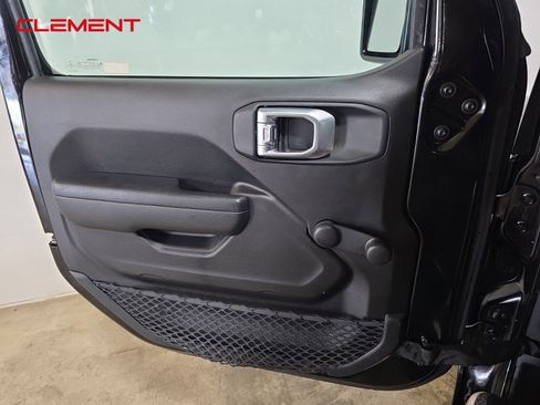Used 2023 Jeep Wrangler Sport image 21