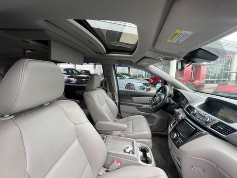 Used 2015 Honda Odyssey Touring Elite image 4