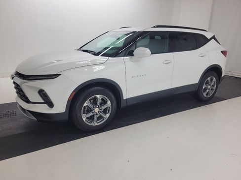 Used 2024 Chevrolet Blazer LT w/ Convenience Package FWD image 2