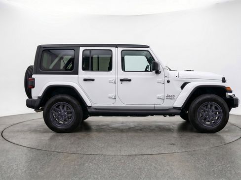 Used 2025 Jeep Wrangler Unlimited Sport AWD/4WD image 11