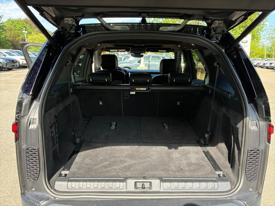 Certified 2025 Land Rover Discovery S AWD/4WD image 15