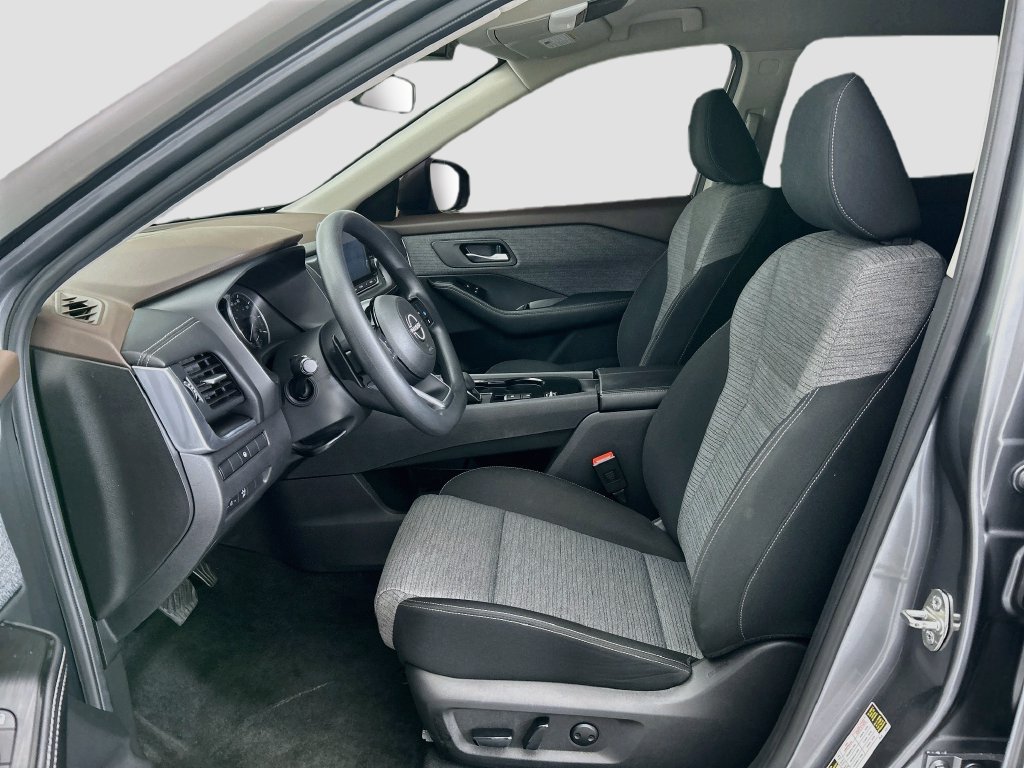 Used 2023 Nissan Rogue SV FWD image 17