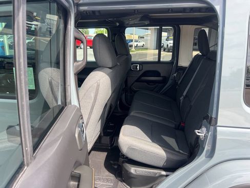 Used 2025 Jeep Wrangler Unlimited Sahara AWD/4WD image 26