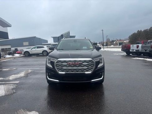 Used 2022 GMC Terrain Denali w/ Denali Premium Package image 3