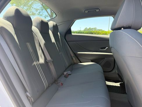 Used 2022 Hyundai Elantra SEL FWD image 17