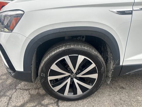 Used 2022 Volkswagen Taos SE image 2