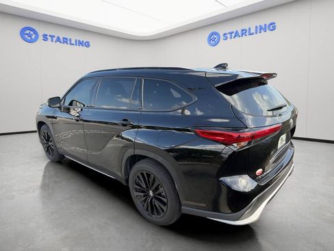 Used 2023 Toyota Highlander XSE FWD image 2