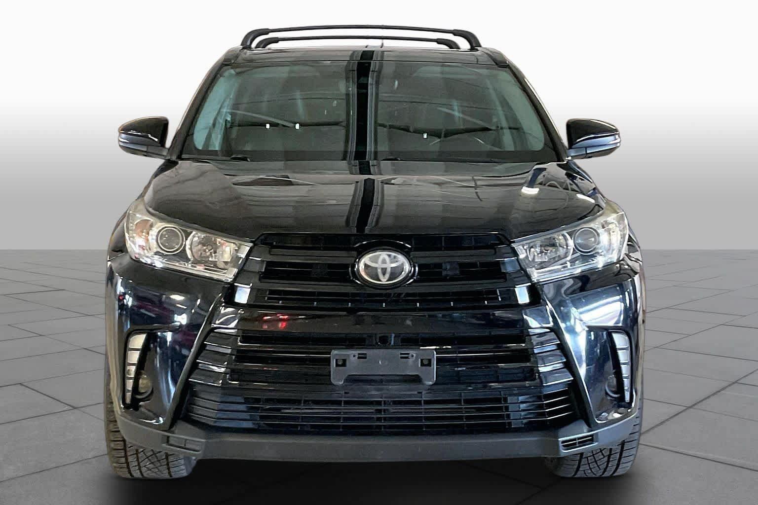 Used 2017 Toyota Highlander Limited AWD/4WD image 3
