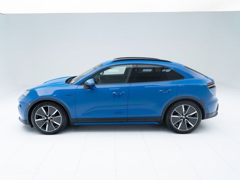New 2026 Porsche Macan Electric RWD image 2