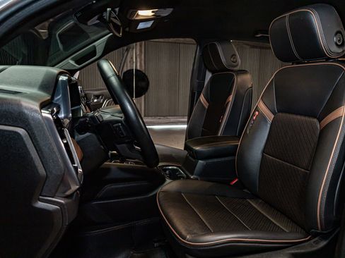 Used 2023 GMC Canyon AT4 w/ AT4 Premium Package image 19