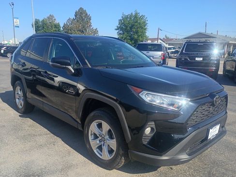 Used 2019 Toyota RAV4 XLE AWD/4WD image 4
