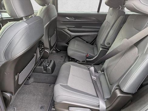 New 2025 Jeep Grand Cherokee L Laredo image 13