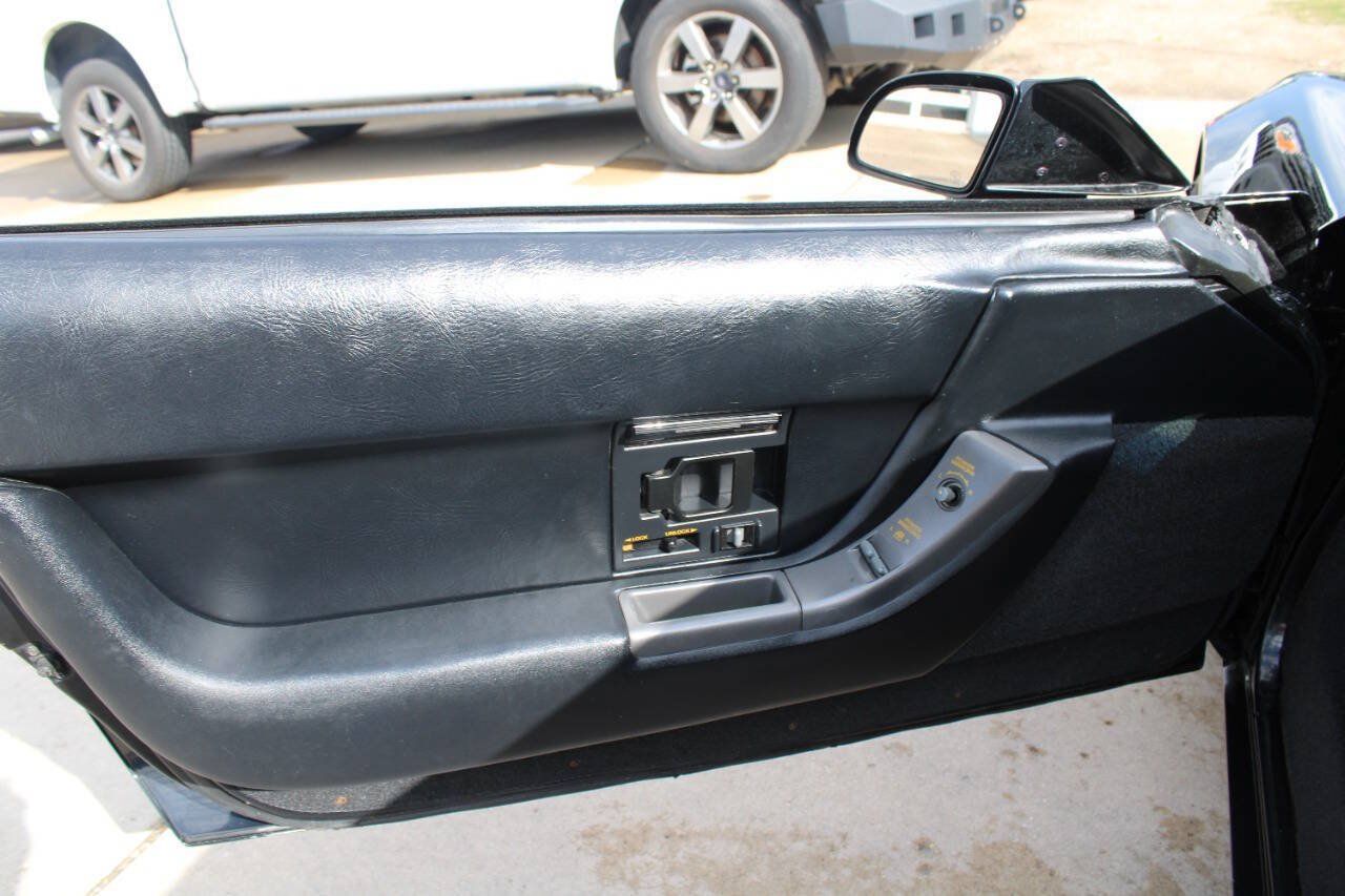 Used 1991 Chevrolet Corvette Convertible RWD image 13
