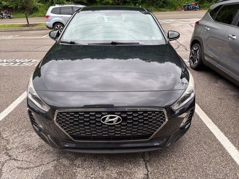 Used 2018 Hyundai Elantra GT FWD image 2