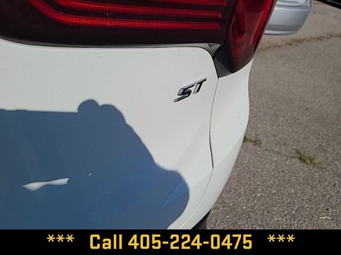 Used 2024 Buick Encore GX Sport Touring image 11