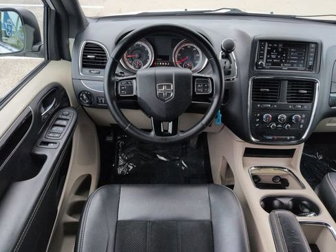 Used 2018 Dodge Grand Caravan SXT FWD image 16