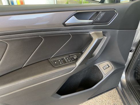 Certified 2022 Volkswagen Tiguan SE FWD image 11