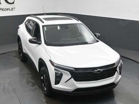 New 2026 Chevrolet Trax LT w/ Sunroof Package FWD image 25