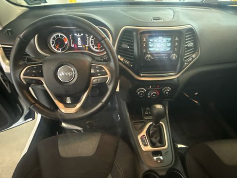 Used 2016 Jeep Cherokee Sport image 11