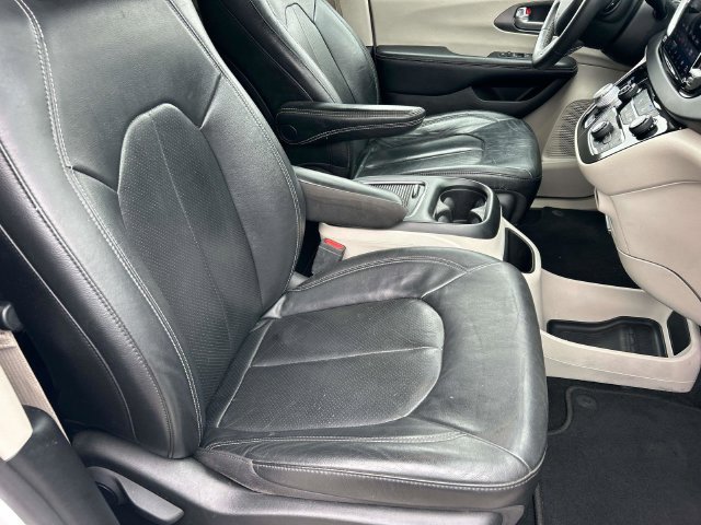 Used 2022 Chrysler Pacifica Touring-L FWD image 22