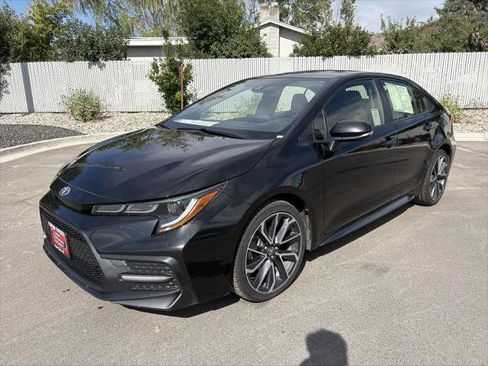 Certified 2022 Toyota Corolla SE FWD image 1