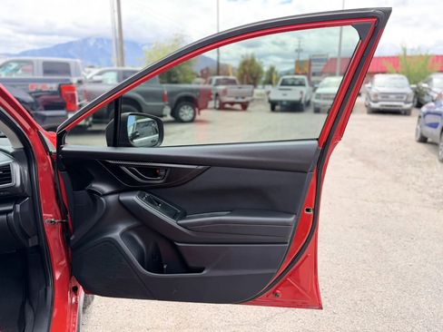 Used 2023 Subaru Crosstrek 2.0i Premium AWD/4WD image 9