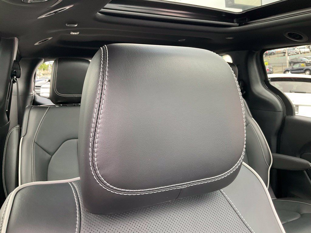 Used 2023 Chrysler Pacifica Limited w/ S Appearance Package FWD image 62