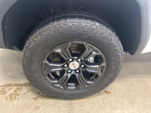 Used 2024 GMC Canyon Elevation w/ Trailering Package image 11