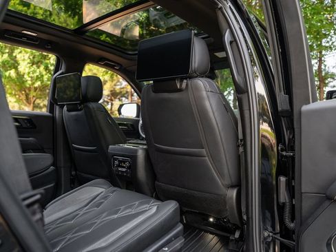 Used 2025 Chevrolet Tahoe Premier AWD/4WD image 17