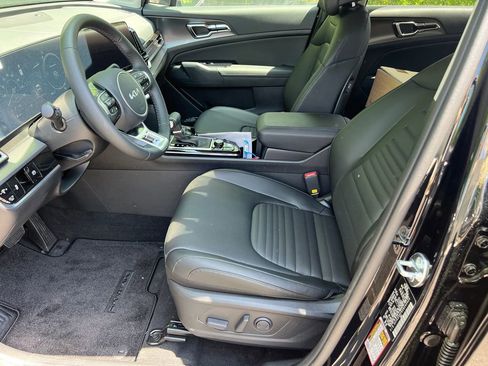 Certified 2025 Kia Sportage SX FWD image 9